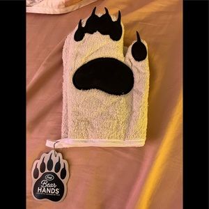 Bear paw cream colored oven mits